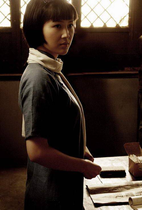 四,青春之歌上映时间:2006年;合作演员:谢君豪,魏骏杰.