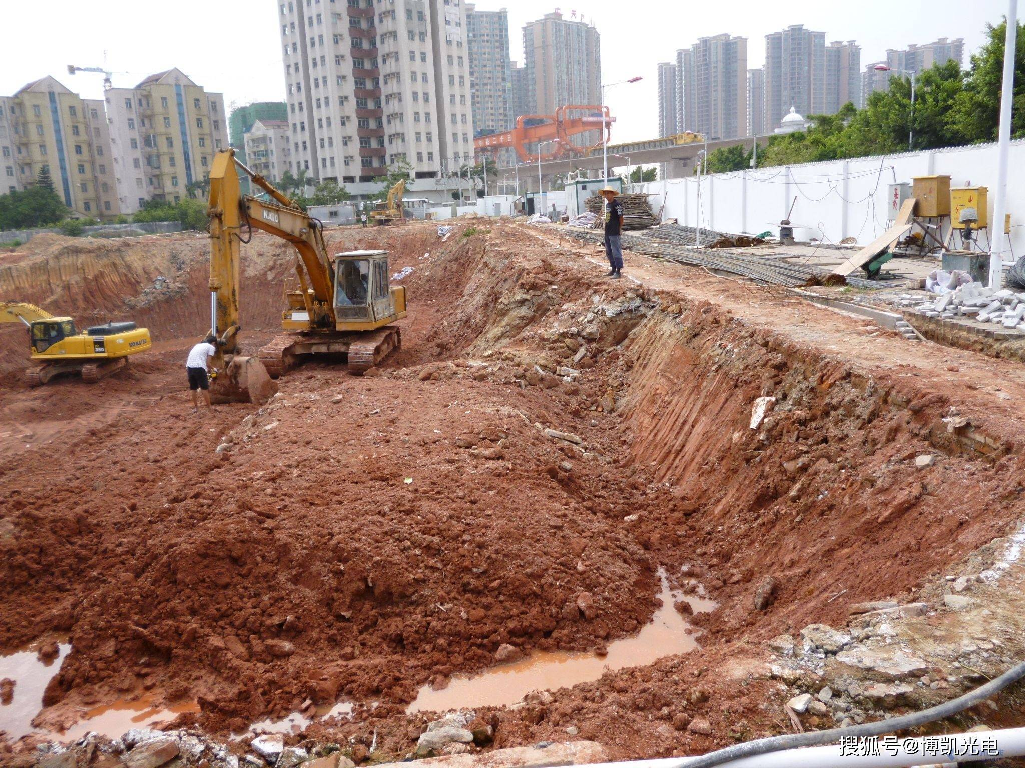 基坑支护的主要目的是为了避免边坡产生破坏性的位移,确保周围临边