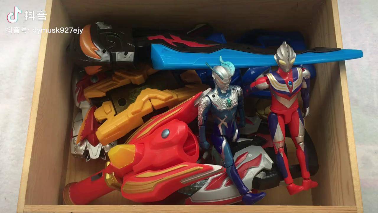 奥特曼武器玩具和超可动人偶玩具,贝塔火花 贝利亚黄昏