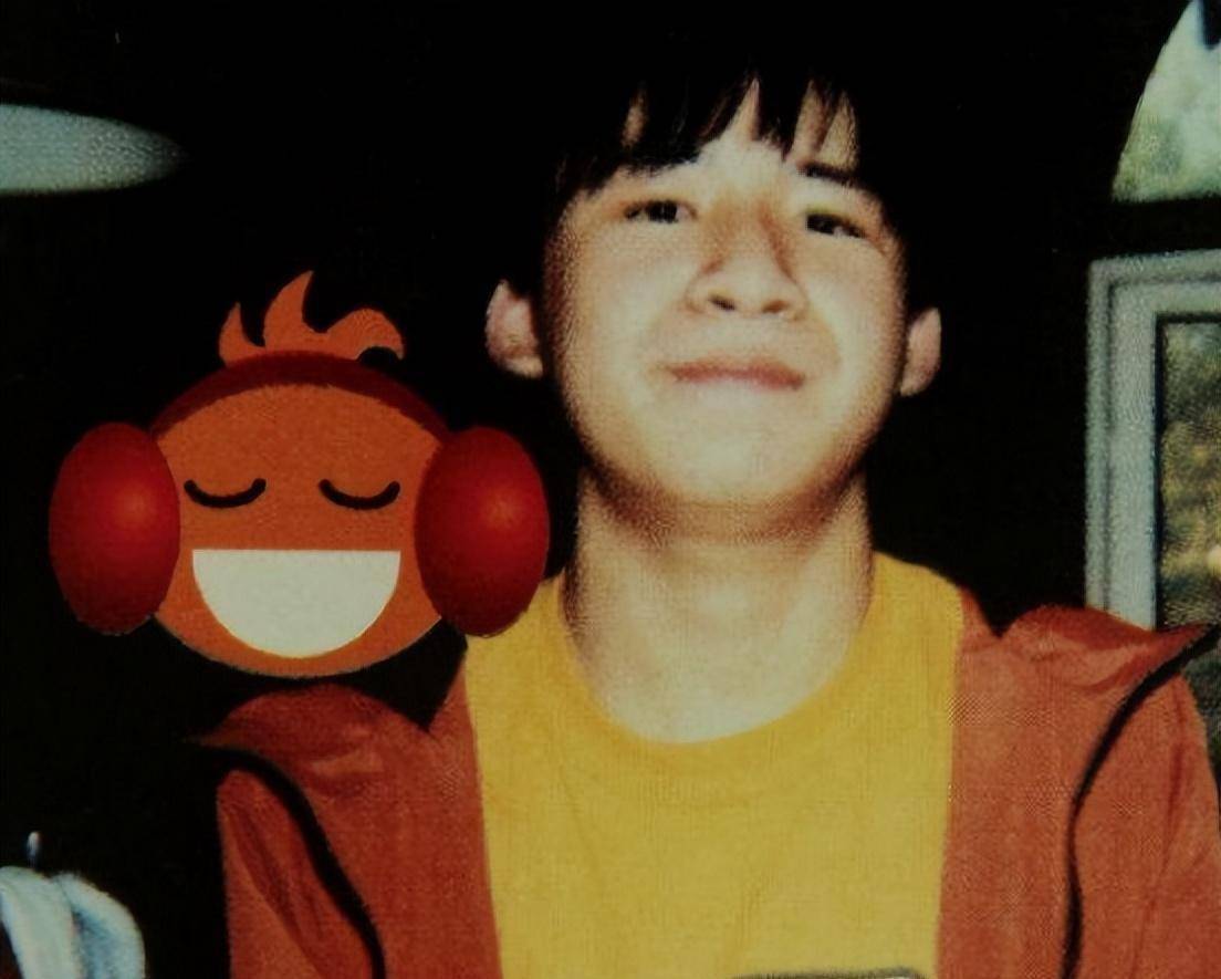 大张伟:出道23年零绯闻,拒黄小蕾求爱,转身娶平凡妻子隐婚5年_儿子