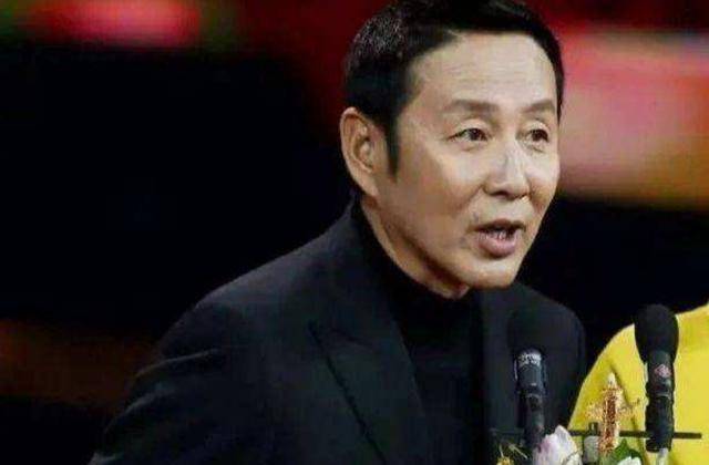陈道明濮存昕2大男神同框,满头花白头发引人唏嘘_工作_角色_演技