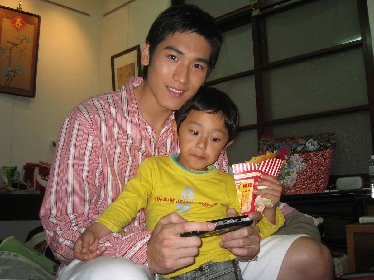 高以翔离世已三年,女友bella依旧无法释怀,晒旧照寄托思念_时候_父母