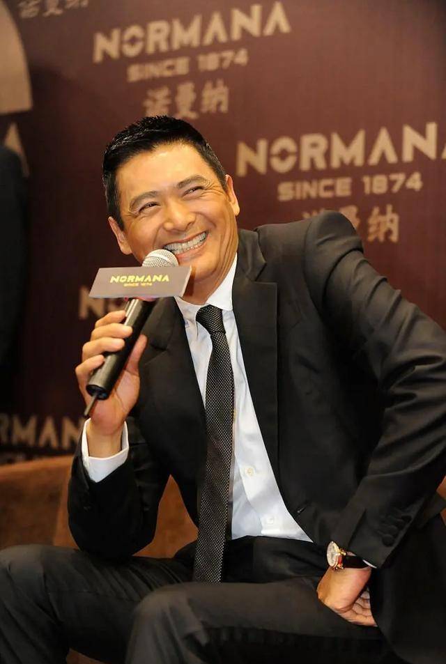 周润发80年代中国人心中的男神,创造了许多的经典,至今无人超越