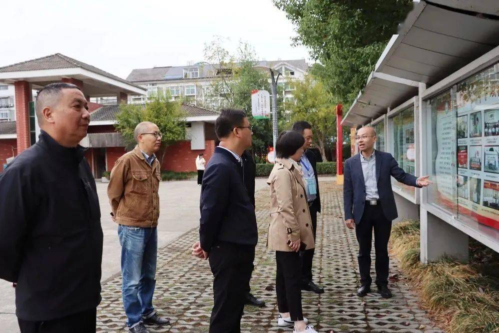 k二,调查评估龙泉一中校长林峰对评估组专家的带来表示热烈的欢迎,作