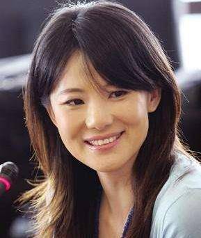 身价近2亿的富婆,甘愿陪伴陈道明8年,如今嫁王菲初恋被宠上天_生活