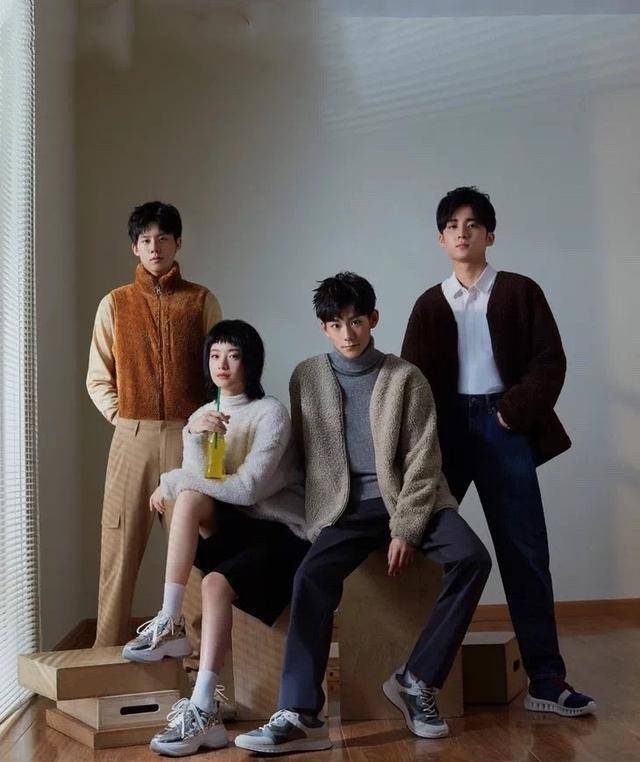 周奇,刘家祎,李庚希同台合唱,"春风四子"还差季杨杨_方一凡_林磊_英子