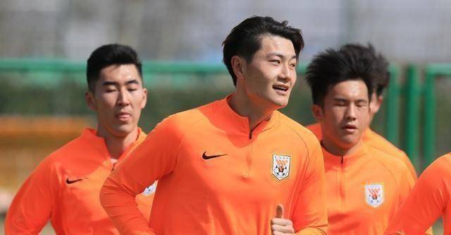体育:鲁能外租高中锋在中甲爆发,年仅19岁不逊郭田雨_田玉达_本赛季