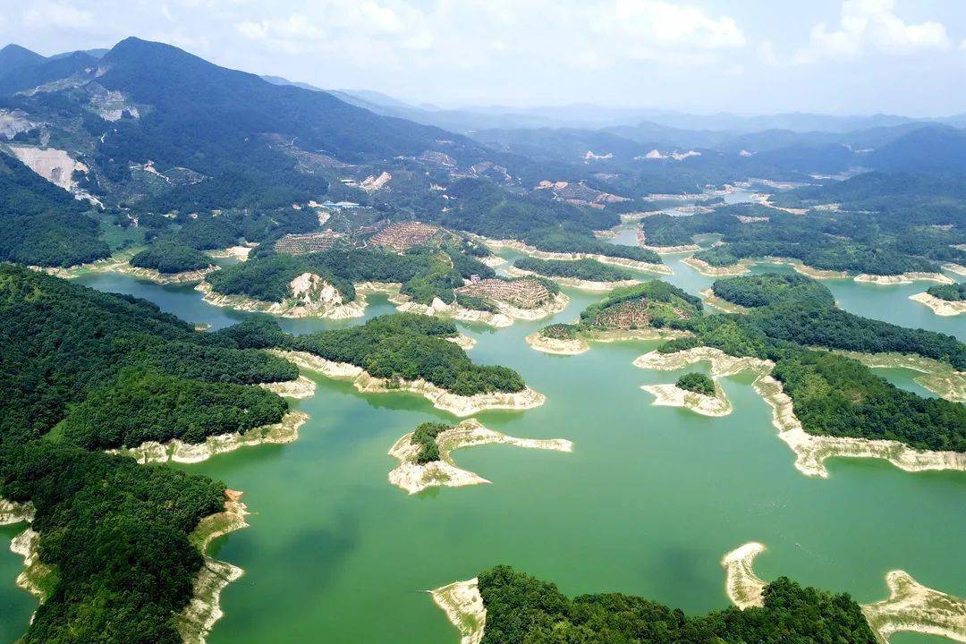 寄情山水间,一起来感受"湖光十色"