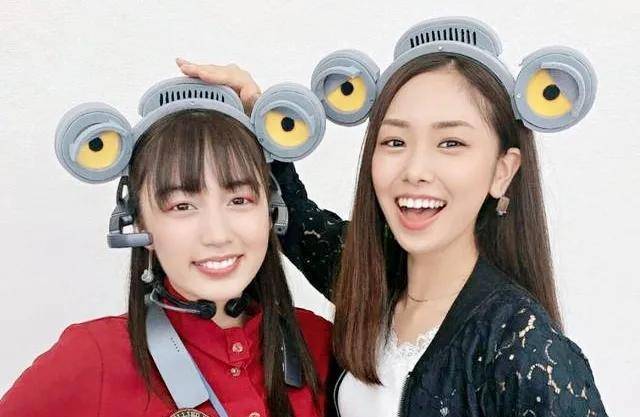 女神丽娜永远走在时尚前列,黑猫女仆装已满分,但这件衣服更大胆