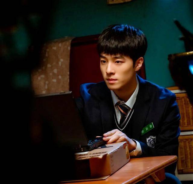 韩剧《启动了》:男二逆袭,人气投票比男主多整整4倍成为第一!