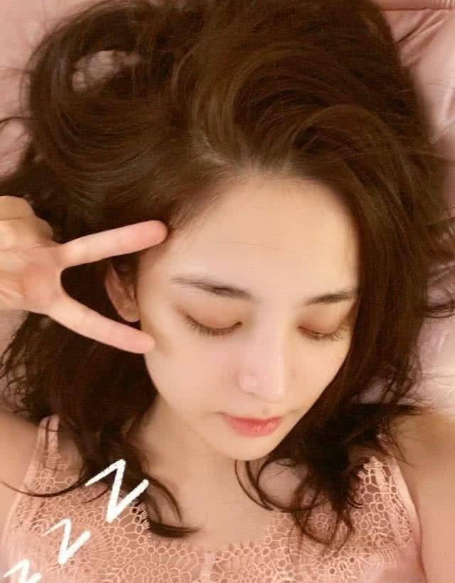 有一种低调叫古力娜扎,从不晒身材,晒出睡衣照后,男粉坐不住了_网友