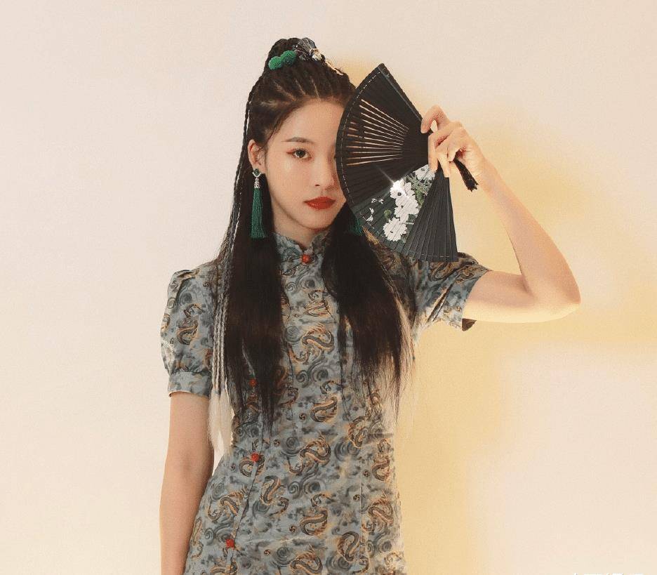 孙芮戴萌同框引热议,二人身高相差一厘米,身材差距却让人意外!