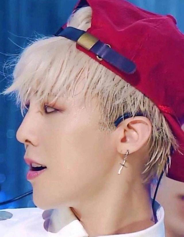 权志龙强势回归,鼻子成亮点,网友直呼"伏地魔"_杜海涛_照片_一个人