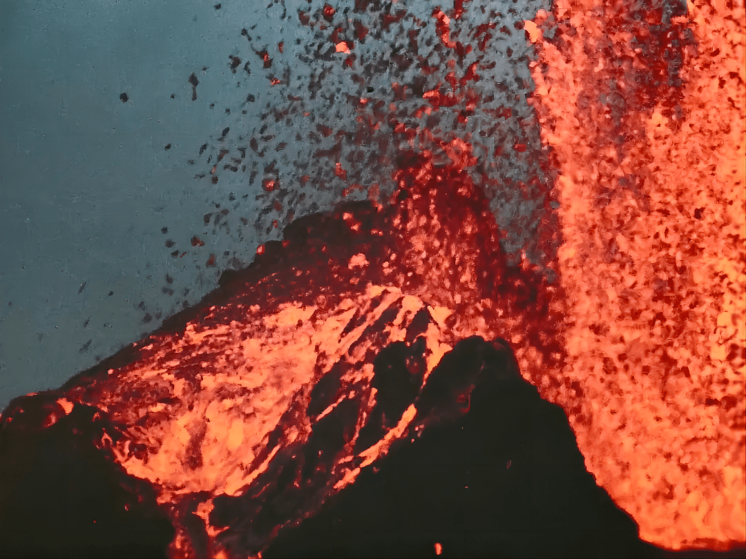 文艺批评·斜目而视 | 《火山挚恋》(fire of love)_katia_maurice