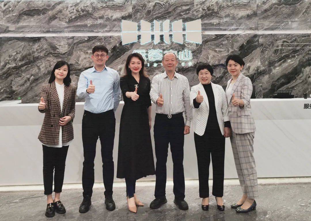 副秘书长陈小丽接待合纵天下总经理王大伟一行,就企业发展需求等问题