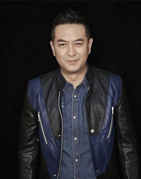 张嘉译结婚13年无绯闻,10岁女儿楚楚动人,感情令人羡慕_王海燕_妻子