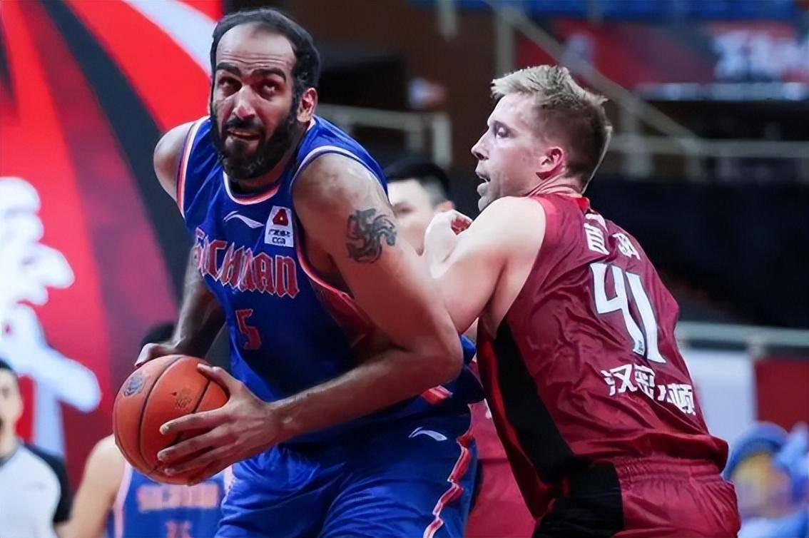 据经纪人透露,哈达迪已经拿到了保障合同,本赛季的年薪在外援中非常可