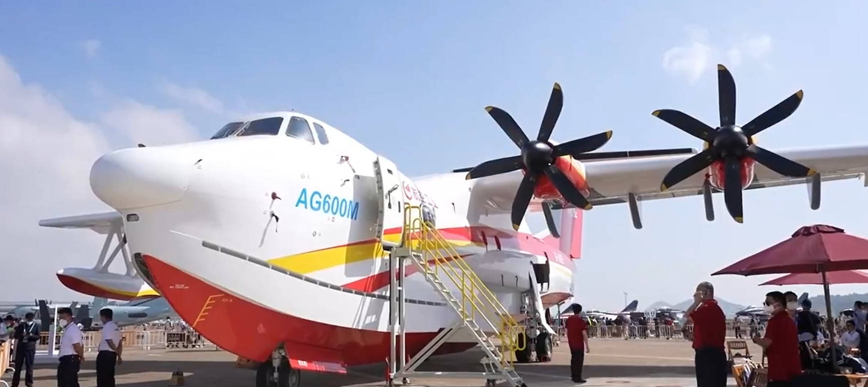 "鲲龙"即ag600水陆两栖飞机,全称大型灭火/水上救援