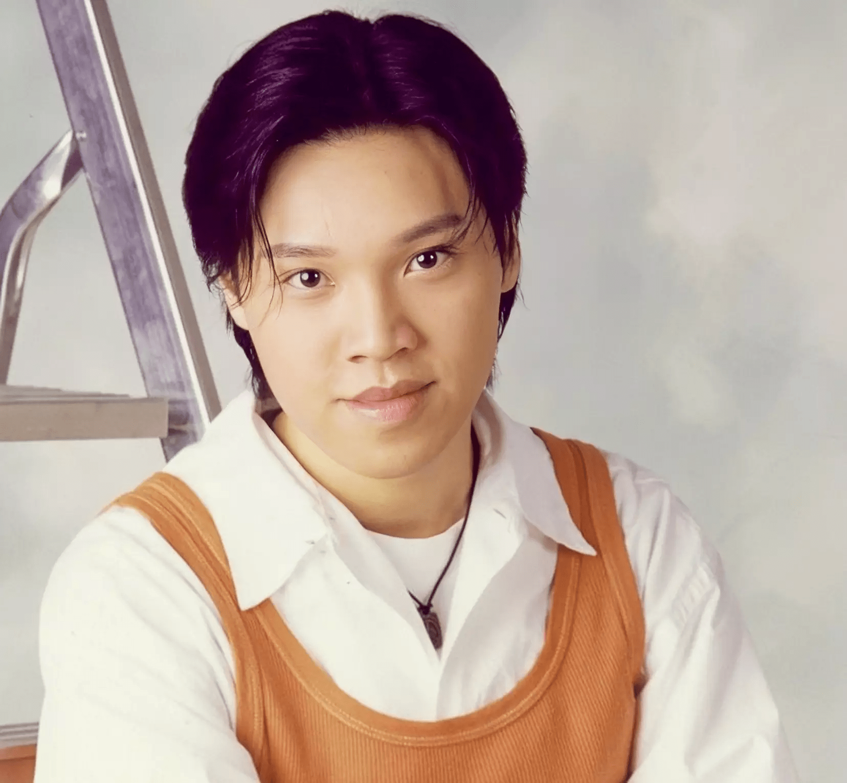 身家50亿!香港知名男星39岁才迎来初恋,与丈夫结婚六年恩爱如初_王贤