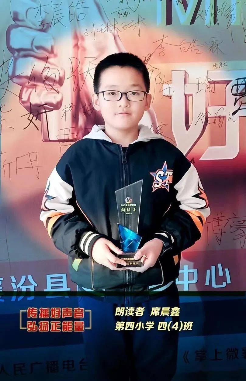 中国梦少年梦雄伟是山的梦宽阔是海的梦蔚蓝是天的梦远航是帆的梦幸福