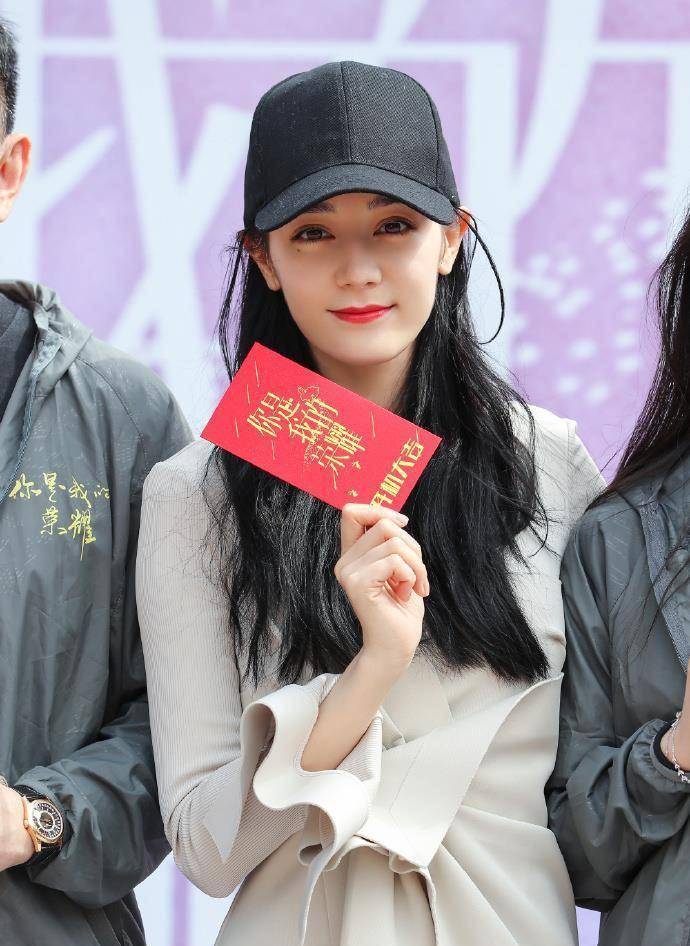 时隔五年迪丽热巴再度出演大明星,高雯乔晶晶究竟谁才是迪丽热巴_角色