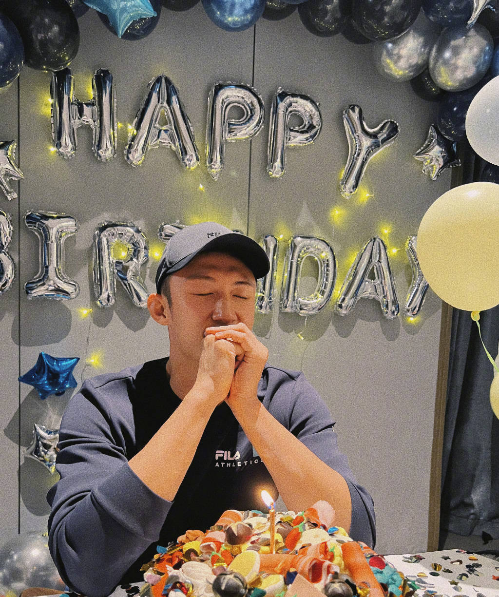 黄景瑜晒照庆30岁生日:升级成功 谢谢大家陪伴_作品_祝福_善意