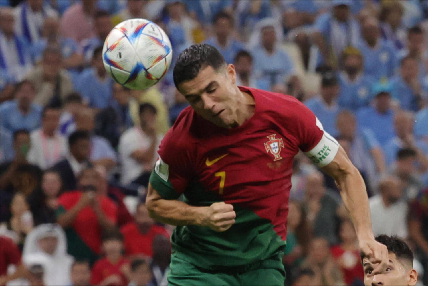 c罗头球瞬间世界杯用球毫无"心跳",进球仍属于b费_比赛_阿迪达斯_技术