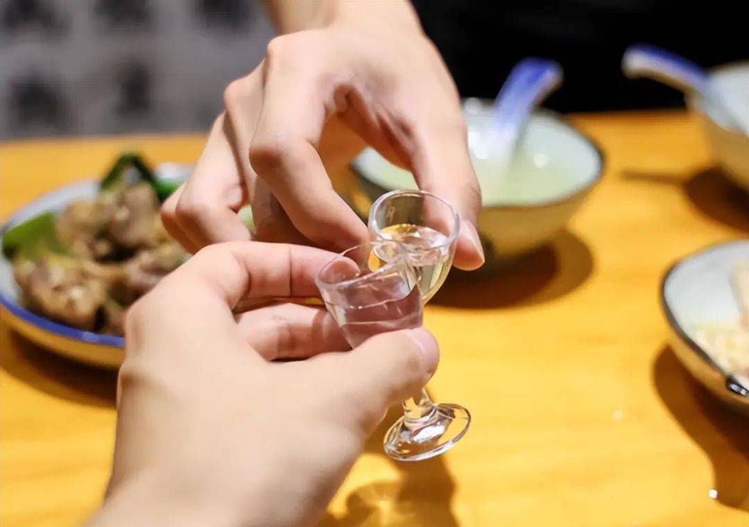 聚会喝酒不会说敬酒词?资深酒友:教你三句行话,让你如鱼得水_祝酒词_