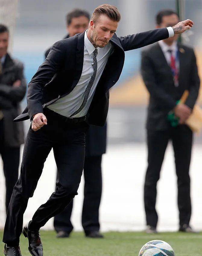 迪奥贝克汉姆更爱它,化装,休闲混搭,无蝴蝶结双排扣西装,休闲鞋,缎面