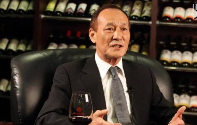 陈惠敏和臧天朔大闹酒店,大喊"假酒"怒砸酒杯,究竟发生了什么_覃辉