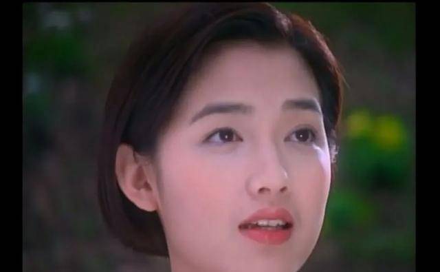 从小到大范晓萱给别人的印象就是乖巧,叛逆范晓萱唱进了那一代人的