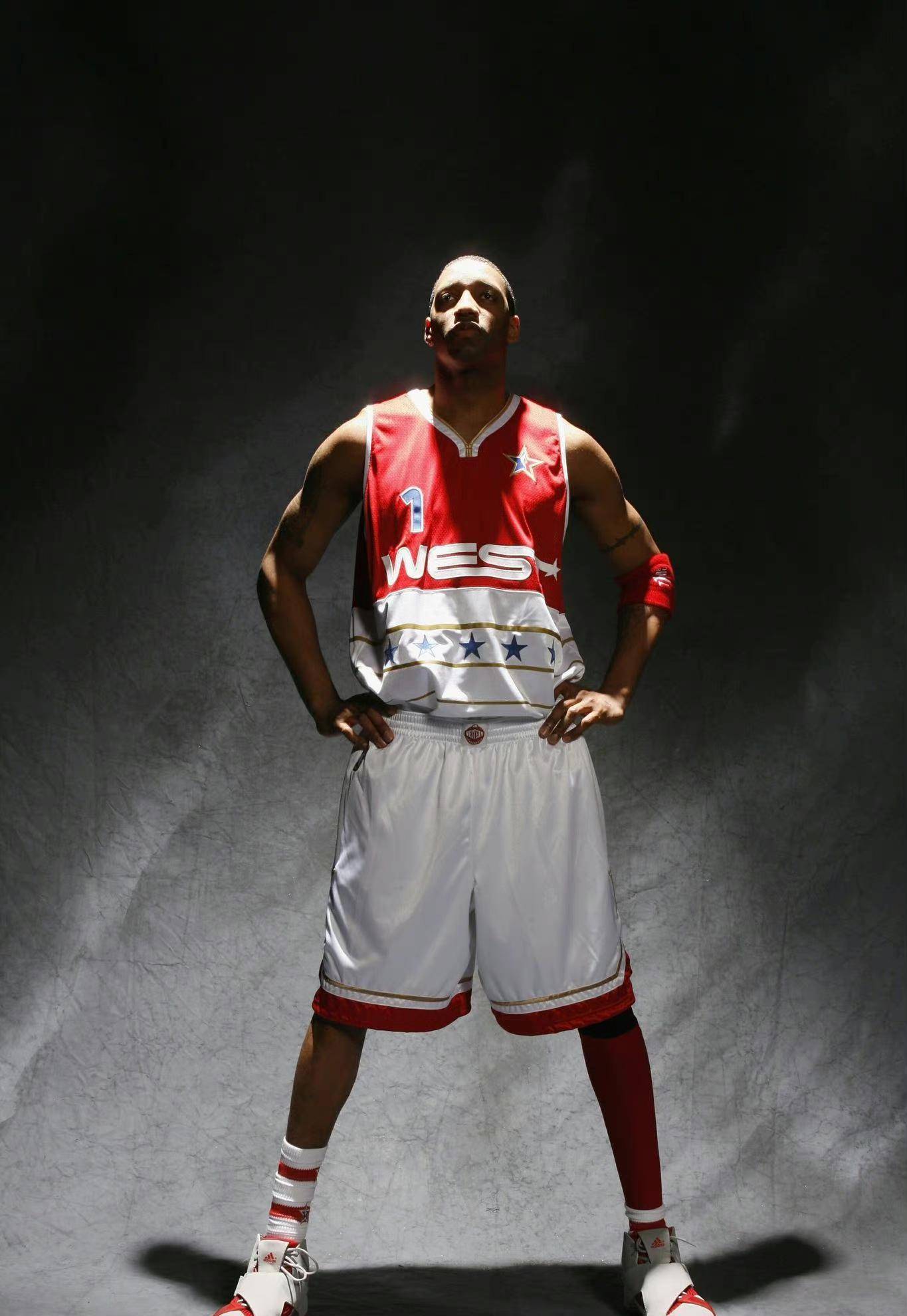 42岁麦迪离开nba后开始卖房,满头白发很沧桑,他赚的钱都去哪了?