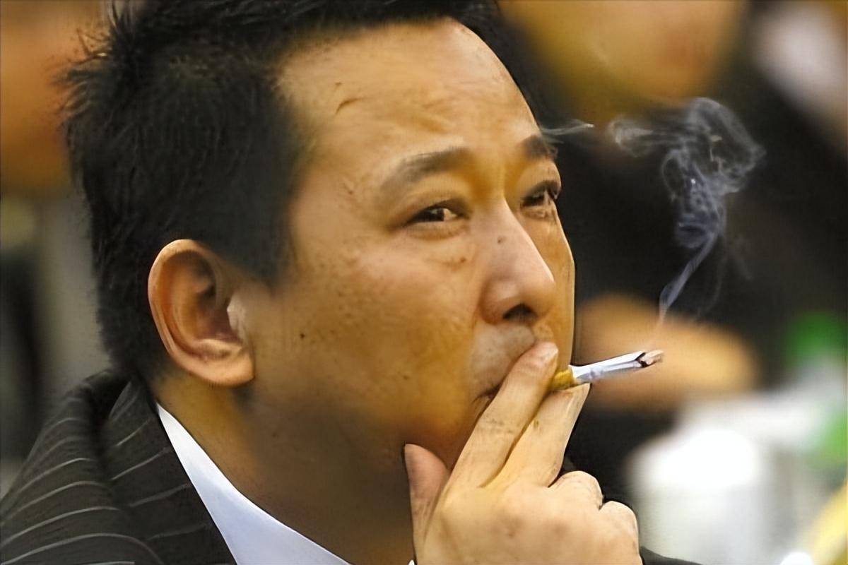 2015年,身家400亿黑老大刘汉被执行死刑,押赴刑场时神情恍惚_村民