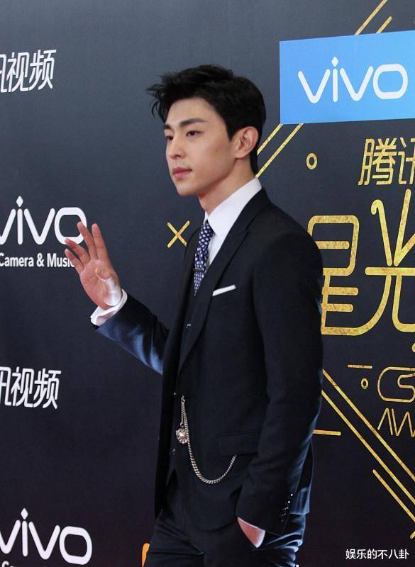 邓伦又双叒叕当伴郎了!不愧是伴郎专业户,不考虑开婚庆公司吗?