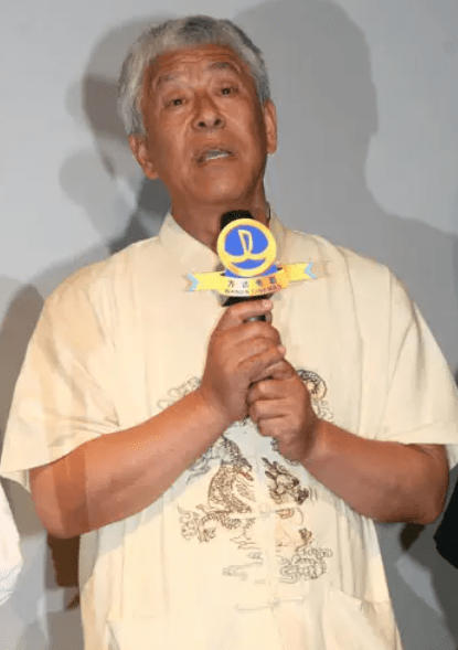 老戏骨张洪杰:照顾瘫痪妻子30年,三个子女都啃老,77岁不敢休息_工作