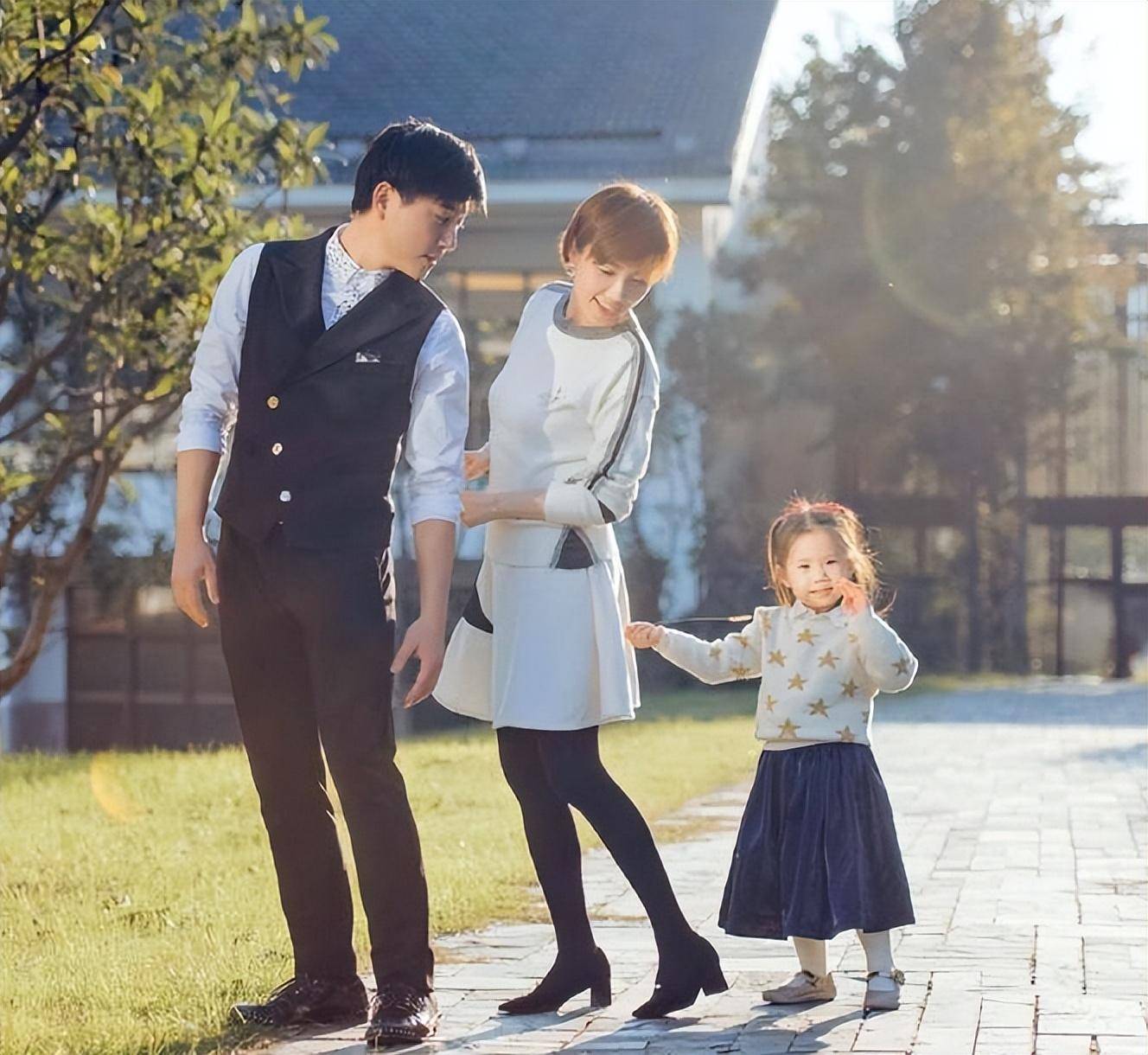 阚晓君和佘雅静:东方卫视高颜值主持夫妻,结婚9年现状如何_阚晓军