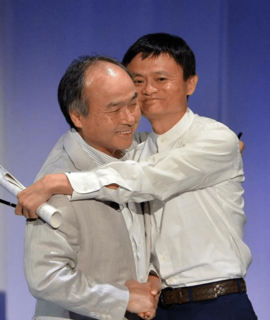 孙正义和马云此后,2003年孙正义再次向阿里注资5000万美元,并购买阿里