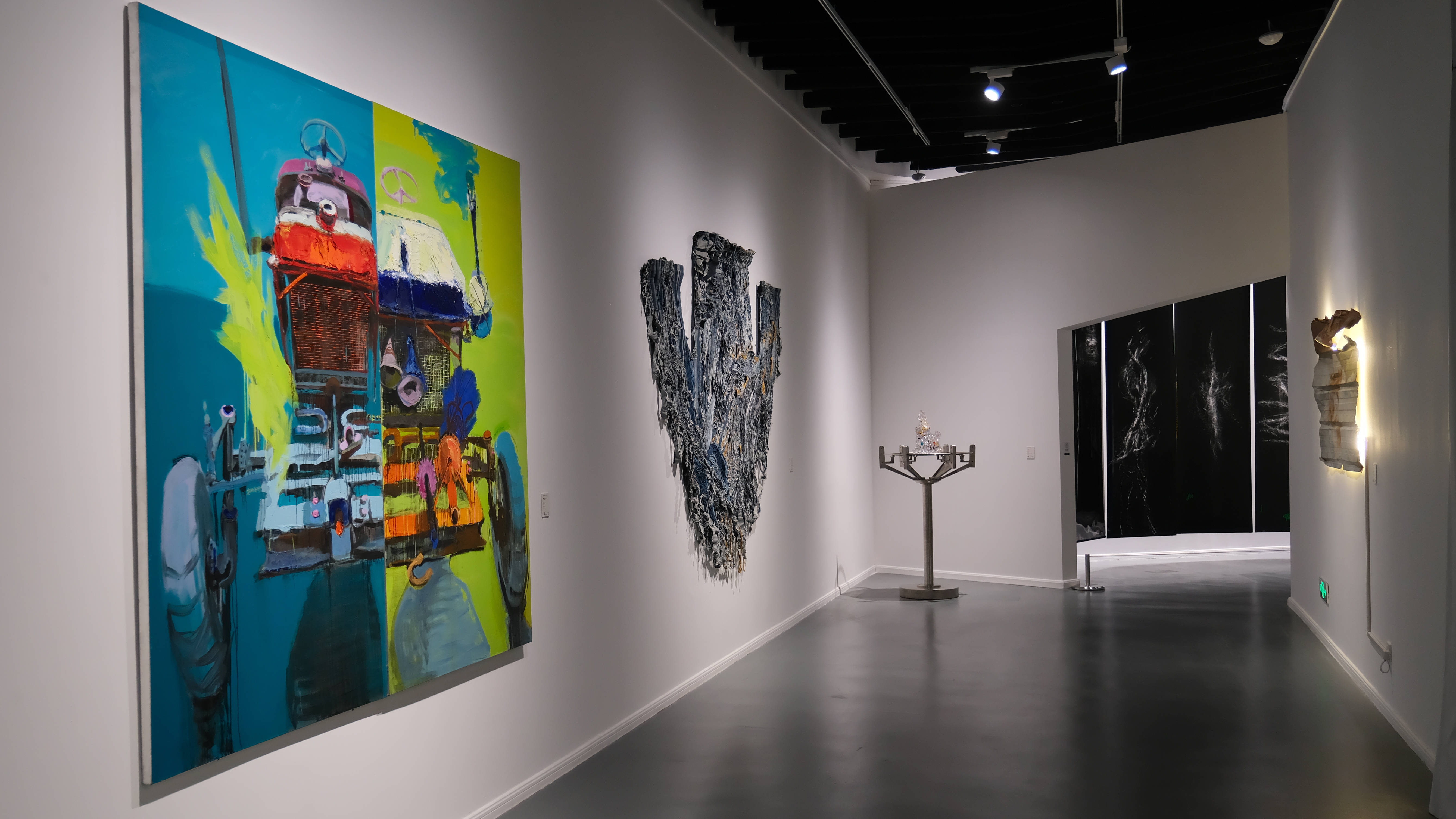 其中168件/组作品入选参展,集中呈现了国内外艺术家在材料艺术上的