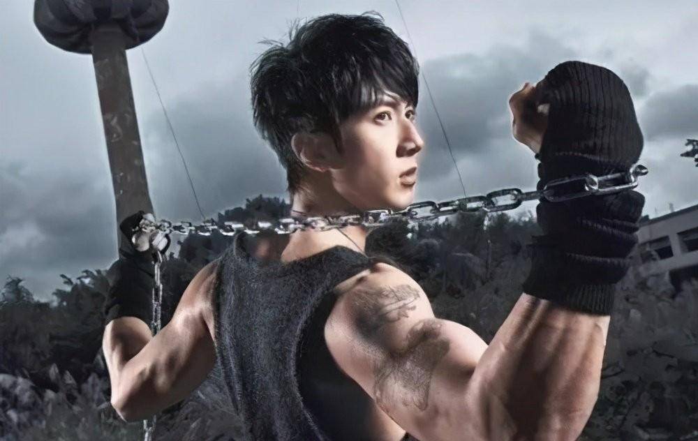 吴尊"凡尔赛",被秀到了,身材管理太绝_印象_腹肌_作品