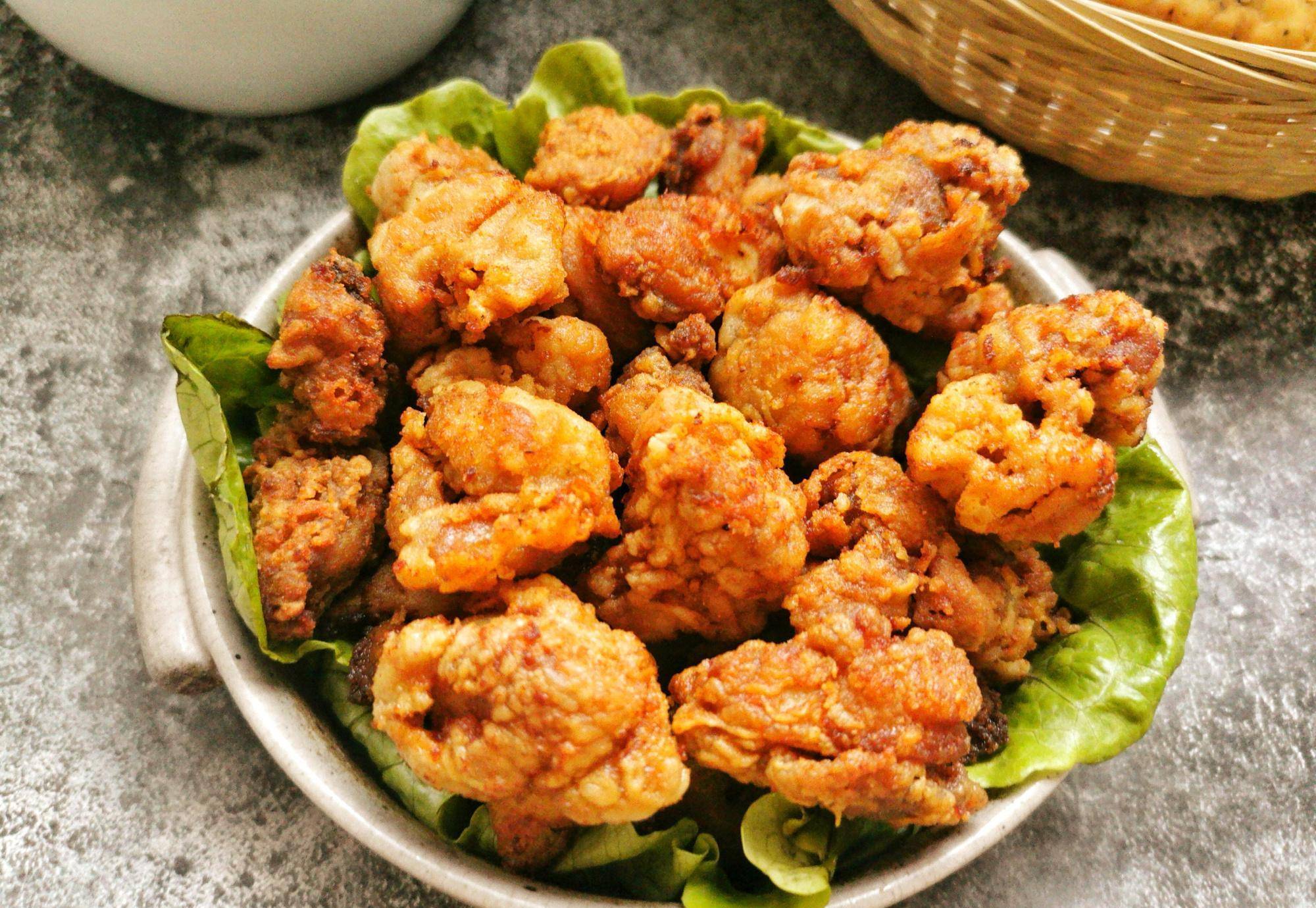 教你做脆皮炸鸡,不用鸡蛋,不用面包糠,放凉了一样酥脆_鸡块_清水_鸡腿