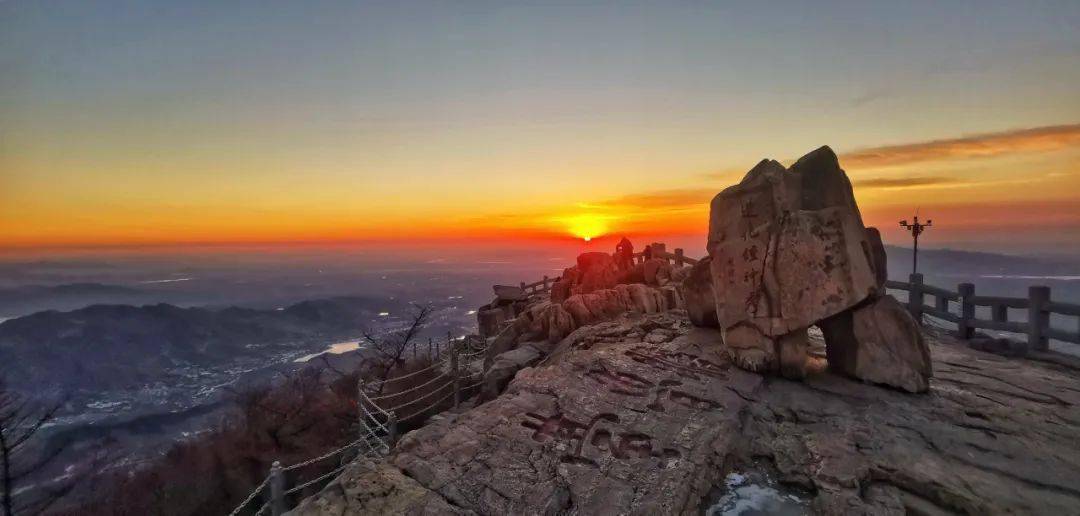 初冬泰山:日出东方 霞光溢彩_景区_谢强_刘佐