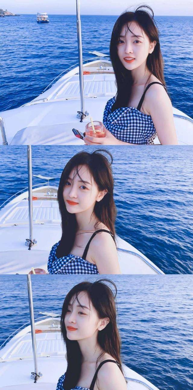 吴宣仪和杨超越同穿泳衣拍照,两个甜妹谁的海边照最美?