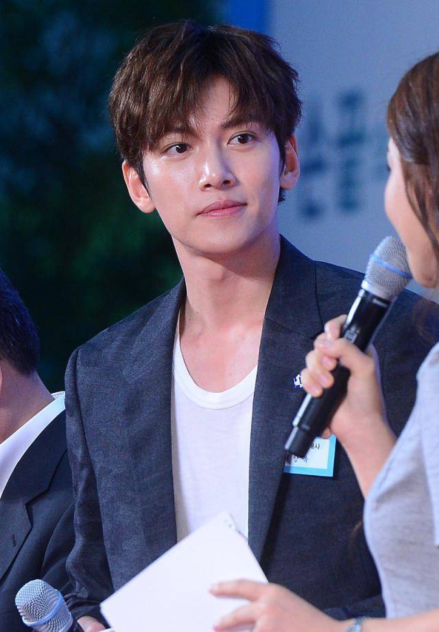 戏里池昌旭深情入坎,戏外金智媛对他爱意满满,你磕戏里到戏外吗_爱情