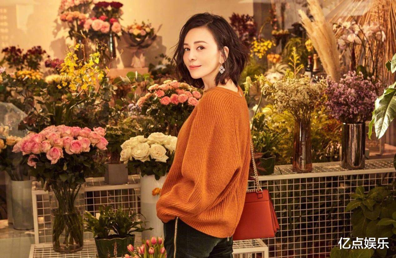 一个47岁,叫张淦敏,是私人健康管理师,有过一次婚姻,还有一个女儿每次