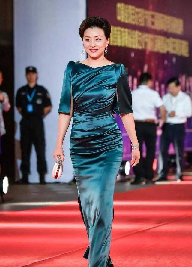 52歲楊瀾骨子裡優雅!