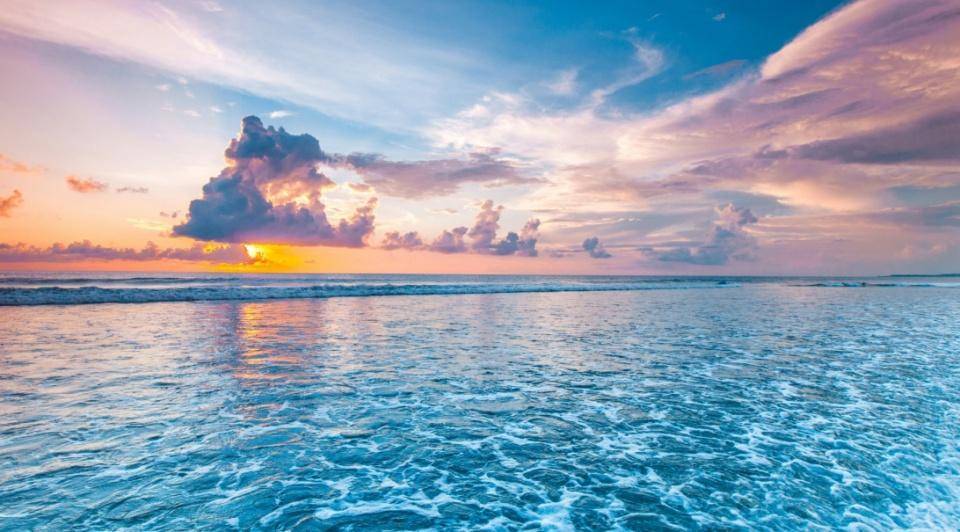 让大海五彩斑斓的光学魔法_方向_进行_水面