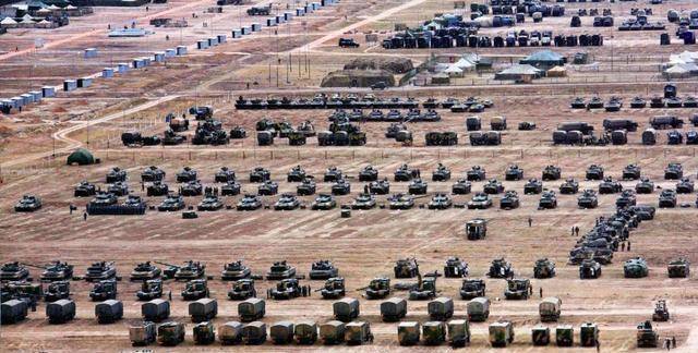 我国辽阔的边疆需要陆军镇守,同时海陆空三位一体联合作战能力也离不