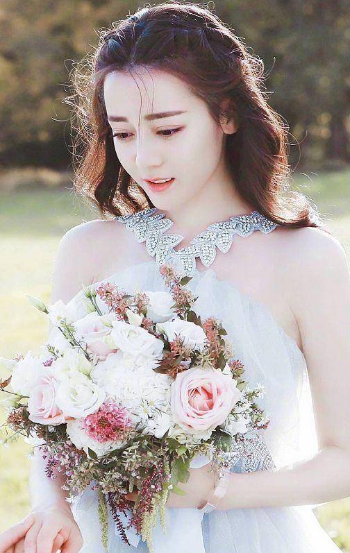 女明星捧花:躲过杨幂,逃过赵丽颖,越过杨紫,却唯独败给了她_样子_感觉