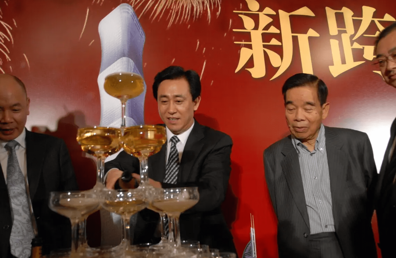 许家印的大恩人郑裕彤,娶了老板的女儿,继承老板资产赚到千亿_周大福