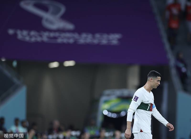 “韩国队”C罗解释被换下场时不悦原因：不满被韩国队队员“轰”下场